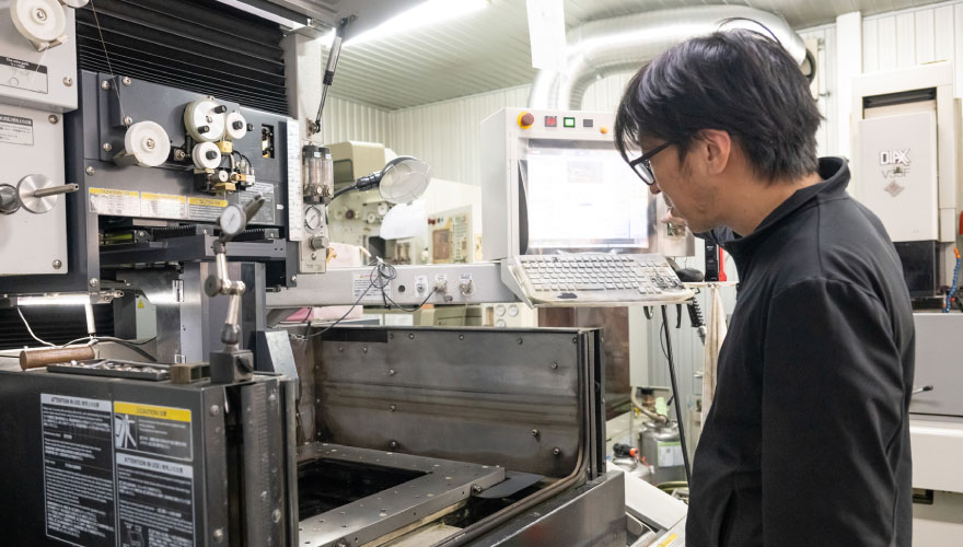 有限会社尾崎金型 社員