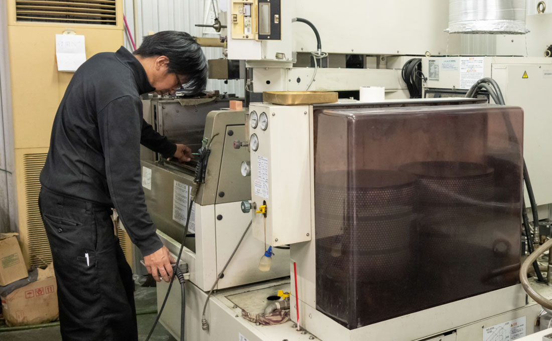 有限会社尾崎金型/社員